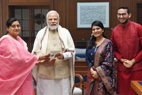 OYO ஓனருக்கு திருமணம் - பிரதமர் மோடியை சந்தித்து காலில் விழுந்து ஆசி! | Oyo Founder Ritesh Agarwal Met Modi Invite Wedding