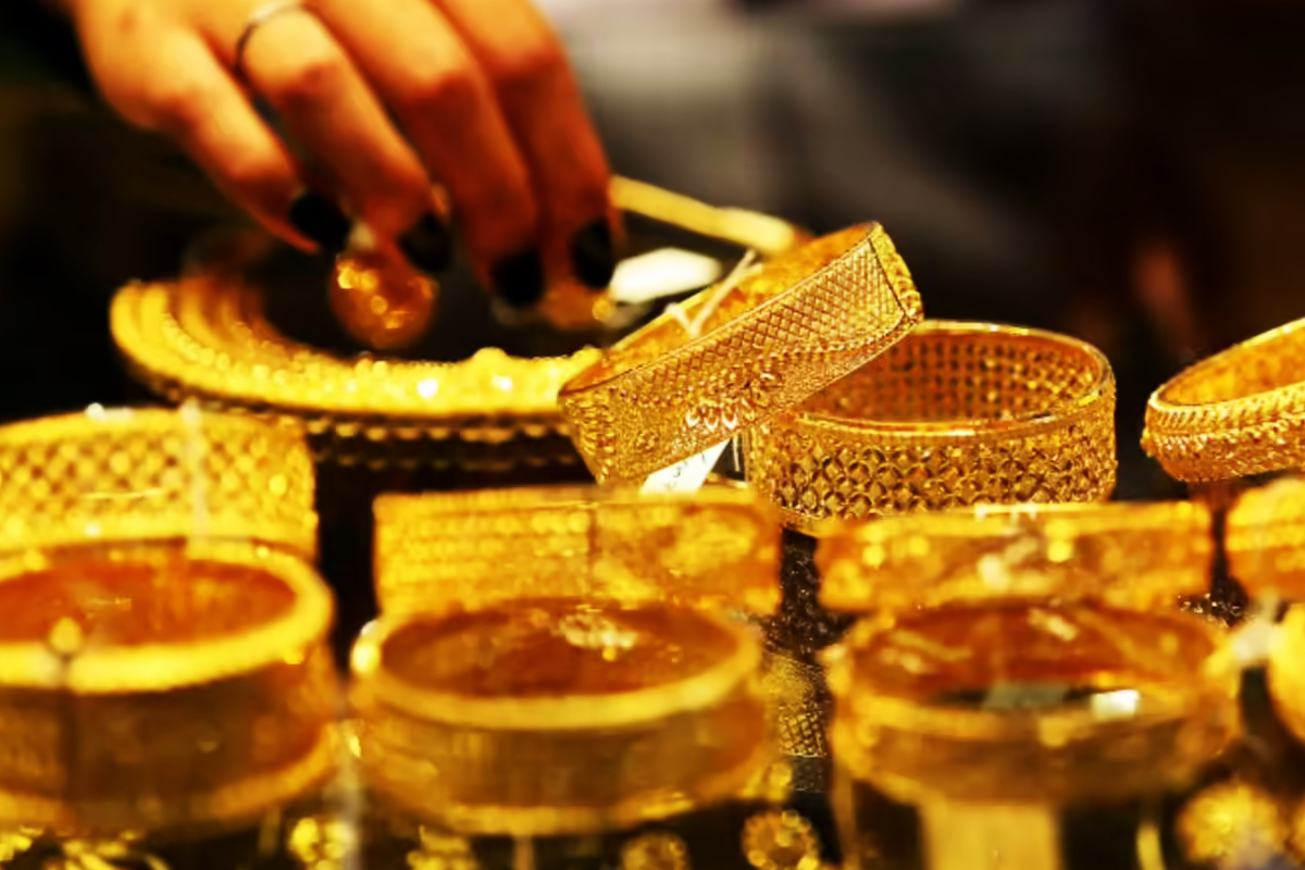 நகை வாங்க காத்திருப்போருக்கு வெளியான மகிழ்ச்சித் தகவல் | Good News Gold Price Reduce By 1000 Rs Today