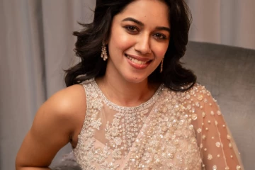 மிர்னாலினி ரவி ட்ரான்ஸ்பரென்ட் சேலையில் ஹாட் ஸ்டில்கள்