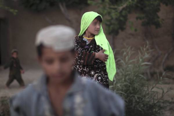 மகள்களை மகன்களாக மாற்றும் நடைமுறை - எங்கு, ஏன் தெரியுமா? | Turning Daughters Into Sons Afghanistan Practice மகள்களை மகன்களாக மாற்றும் நடைமுறை - எங்கு, ஏன் தெரியுமா? | Turning Daughters Into Sons Afghanistan Practice