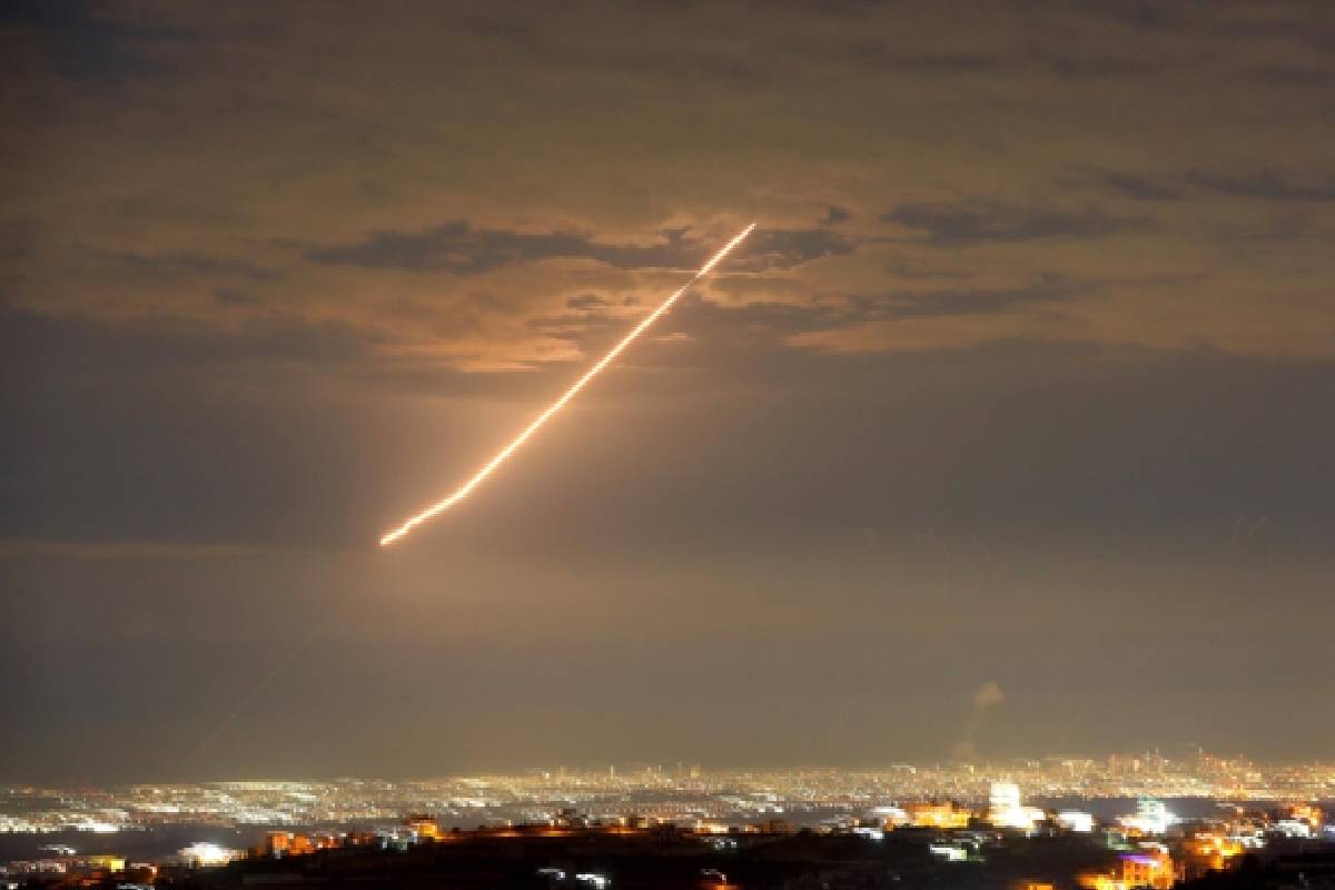 சைரன் சத்தத்தில் மத்திய கிழக்கு ; பல நாடுகளில் பாதுகாப்பு எச்சரிக்கை | Sirens Sound Across Middle East Security Alert சைரன் சத்தத்தில் மத்திய கிழக்கு ; பல நாடுகளில் பாதுகாப்பு எச்சரிக்கை | Sirens Sound Across Middle East Security Alert