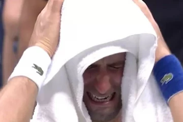 டென்னிஸ் போட்டியில் தோல்வி: தேம்பி தேம்பி அழுத ஜோகோவிச்