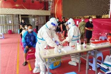 சீனாவில் மீண்டும் கொரோனா தொற்று அதிகரிப்பு - வணிக நிறுவனங்கள் மூடல்