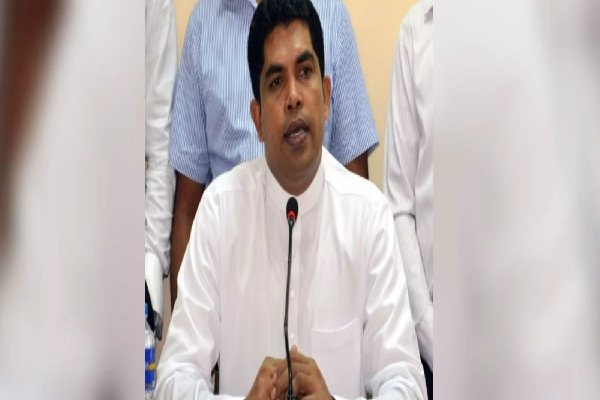 வெளியே செல்லும் மக்கள் மீண்டும் வீடு திரும்புவார்களா..! கடும் அச்சத்தில் முன்னாள் எம்.பி | Anyone Who Leaves Their Homes Today Will Return வெளியே செல்லும் மக்கள் மீண்டும் வீடு திரும்புவார்களா..! கடும் அச்சத்தில் முன்னாள் எம்.பி | Anyone Who Leaves Their Homes Today Will Return