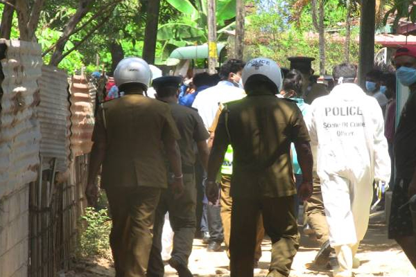 இலங்கையில் அதிர்ச்சி சம்பவம்: வீட்டில் இரத்தக் காயங்களுடன் சடலமாக கிடந்த இளம் பெண்! | Matara 22 Year Old Woman Dead Body Recovered Home