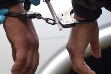 அதிரடியாக கைது செய்யப்பட்ட இரு இளைஞர்கள் ; சோதனையில் சிக்கிய அதிர்ச்சி பொருள்