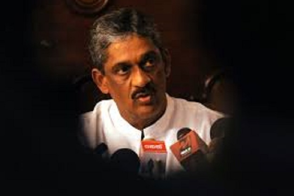 சாப்பாடு கேட்டு வீதியில் இறங்கும் மக்களை பயங்கரவாதிகள் என முத்திரை குத்துவது கோழைத்தனம்! | Sri Lanka Terrorism Sjb Mp Sarath Fonseka Media Sl