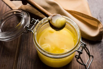 நெய் உடம்பிற்கு நல்லது தான்! எவ்வளவு சாப்பிடனும் தெரியுமா? இவங்க மட்டும் சாப்பிடக்கூடாதாம்