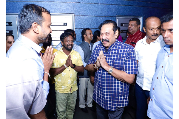 தமிழ் அமைச்சருடன் பொன்னியின் செல்வன் படத்திற்கு சென்ற மஹிந்த! | Mahinda Went Ponniyin Selvan Tamil Minister