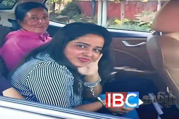 சிரித்தபடி வந்திறங்கிய செவ்வந்தி