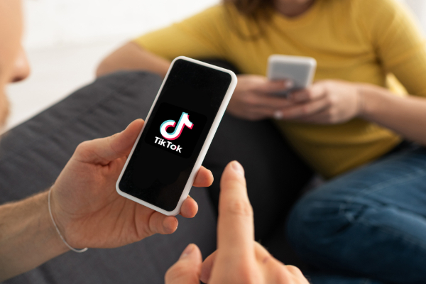 நேரடி ஒளிபரப்பை தற்காலிகமாக இடைநிறுத்திய டிக்டாக்! | Tiktok Temporarily Suspends Live Broadcasts