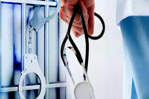 மக்களே அவதானம்; கொழும்பில் சிக்கிய போலி வைத்தியர்! | Attention People Fake Doctor Trapped In Colombo