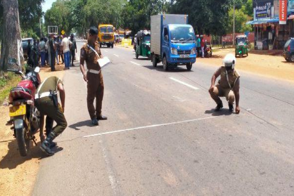 கிளிநொச்சி விபத்தில் இளைஞன் படுகாயம் | Youth Critically Injured In Kilinochchi Accident கிளிநொச்சி விபத்தில் இளைஞன் படுகாயம் | Youth Critically Injured In Kilinochchi Accident