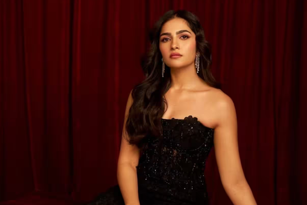 சென்சேஷனல் நடிகை ருக்மிணி வசந்தின் சொத்து மதிப்பு.. இத்தனை கோடிக்கு சொந்தக்காரரா!! | Actress Rukmini Vasanth Net Worth Salary Details