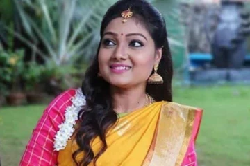 பெண்கள் தின ஸ்பெஷல்லாக ரோஜா சீரியல் நடிகை வெளியிட்ட புகைப்படம், யாருடன் உள்ளார் என பாருங்கள் !