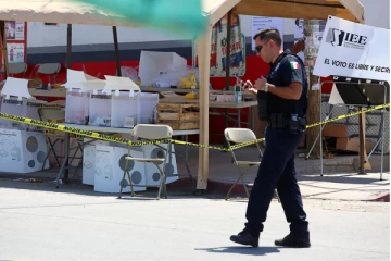 வெட்டப்பட்ட மனித தலையை வாக்குச்சாவடியில் தூக்கி எறிந்த மர்ம நபர்! பிரபல நாட்டில் பயங்கரம்