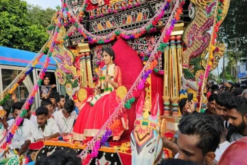 தென்னிந்தியாவில் சாதித்த சிறுமி கில்மிஷாவை யாழில் கோலாகலமாக வரவேற்ற மக்கள்!