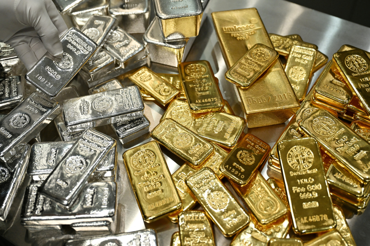 உலகில் தங்கம் மற்றும் வெள்ளியின் விலை வீழ்ச்சி | Falling Prices Of Gold And Silver In The World
