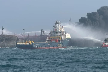 இரு கப்பல்கள் நேருக்கு நேர் மோதி விபத்து; பற்றி எரியும் கிழக்கு யார்க்ஷயர்