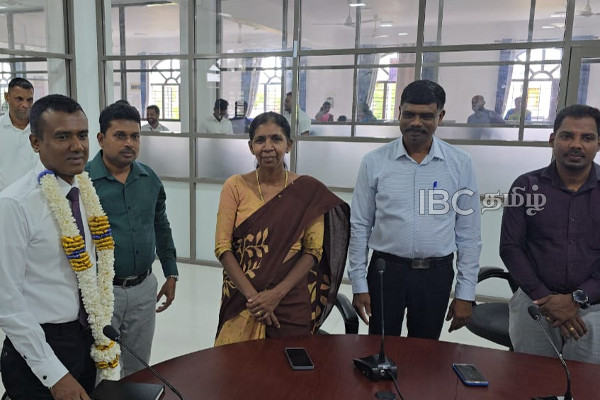 கடமைகளைப் பொறுப்பேற்ற மட்டக்களப்பு மாவட்ட புதிய அரசாங்க அதிபர் | Js Arulraj New Governor Of Batticaloa District