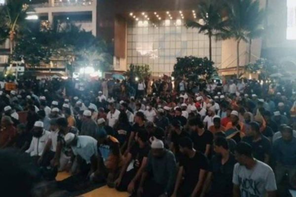 கொட்டும் மழையிலும் தொடரும் மக்களின் கொந்தளிப்பான போராட்டம் | Tumultuous Struggle People Continue Pouring Rain கொட்டும் மழையிலும் தொடரும் மக்களின் கொந்தளிப்பான போராட்டம் | Tumultuous Struggle People Continue Pouring Rain