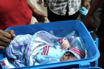 தொடருந்தில் குழந்தையை கைவிட்ட பெற்றோர்! நீதிமன்றம் பிறப்பித்துள்ள உத்தரவு