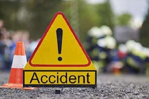 பாரிய விபத்துக்குள்ளான வெளிநாட்டு சுற்றுலாப் பயணிகளின் வான்...! | Luxury Van Crash Injures 5 On Southern Expressway பாரிய விபத்துக்குள்ளான வெளிநாட்டு சுற்றுலாப் பயணிகளின் வான்...! | Luxury Van Crash Injures 5 On Southern Expressway