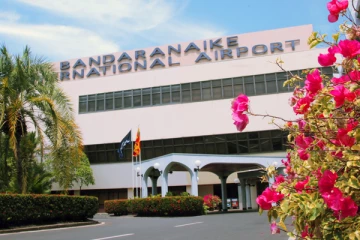 கட்டுநாயக்க விமான நிலைய அதிகாரியின் மோசமான செயல்