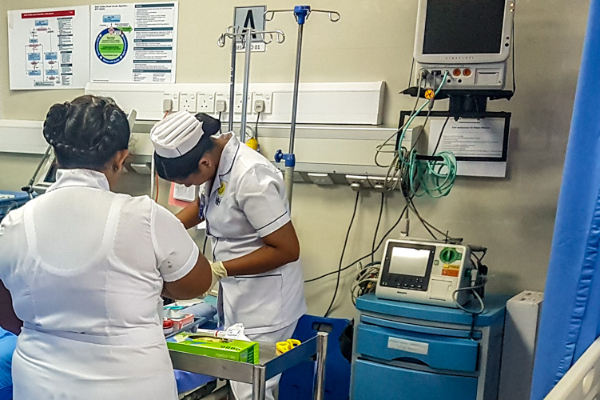 மனநல நோயாளியின் கத்தி குத்தில் 7 பேர் படுகாயம் | 7 People Injured In Knife Attack Mental Patient மனநல நோயாளியின் கத்தி குத்தில் 7 பேர் படுகாயம் | 7 People Injured In Knife Attack Mental Patient