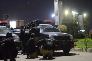 பாகிஸ்தான் தலைமை பொலிஸ் நிலையத்திற்குள் புகுந்து பயங்காரவாதிகள் தாக்குதல்!