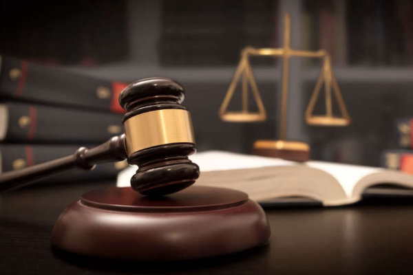 சுவிட்சர்லாந்தில் சிறுபிள்ளைகளை மோசமாக நடத்திய பிரித்தானிய ஆசிரியர் மீது வழக்கு | British Teacher On Trial For Abuse Childs In Swiss