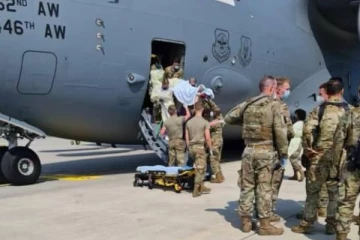 நாடுவானில் அமெரிக்க விமானத்தில் குழந்தையை பெற்றெடுத்த ஆப்கான் பெண்!