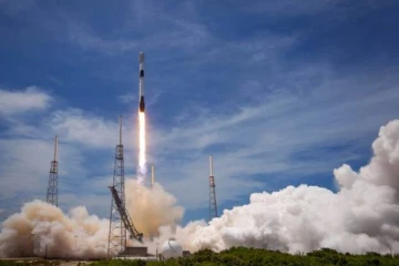 விண்ணில் வெற்றிகரமாக சீறிப்பாய்ந்த பால்கன் -9 ராக்கெட்!