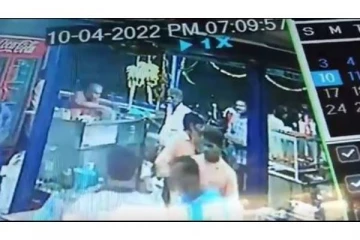 நண்பர்களுக்குள் ஏற்பட்ட தகராறில் வாலிபர் குத்திக்கொலை - பதைபதைக்கும் சிசிடிவி காட்சி வெளியீடு..