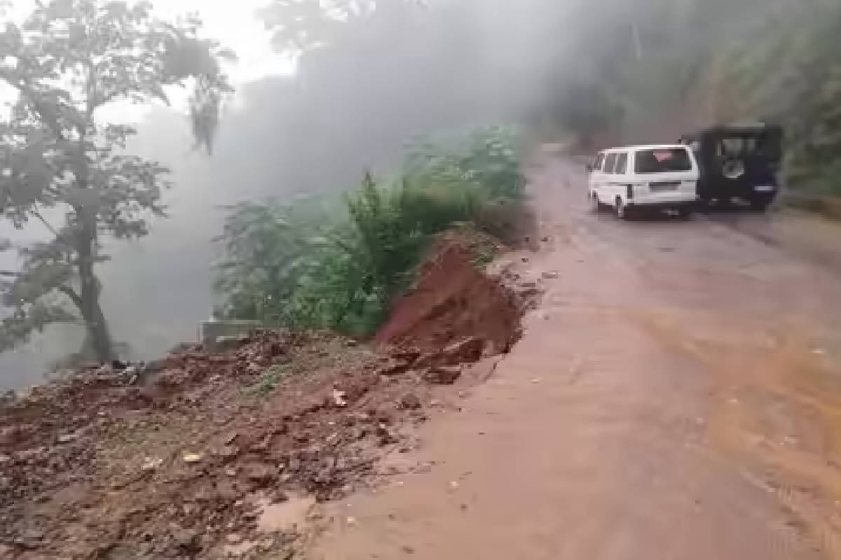 ஹட்டன் - நுவரெலியா வீதியில் போக்குவரத்துக்கு மட்டுப்பாடு | Traffic Restrictions On Hatton Nuwara Eliya Road ஹட்டன் - நுவரெலியா வீதியில் போக்குவரத்துக்கு மட்டுப்பாடு | Traffic Restrictions On Hatton Nuwara Eliya Road