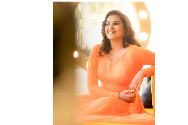 விதவிதமான மாடர்ன் உடையில் தொகுப்பாளினி ஜாக்குலின்! ஹீரோயின்களையும் மிஞ்சிடுவார் போல… எப்படி இருக்கின்றார் தெரியுமா? | Vijay Tv Anchor Jacquline Latest Modern