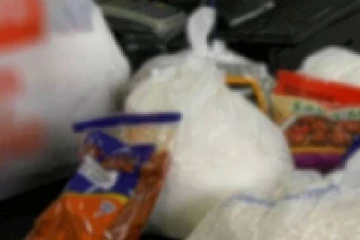 தனிமைப்படுத்தப்பட்ட குறைந்த வருமானம் பெறுவோருக்கு உலர் உணவு