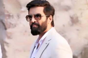 நடிகர் சந்தானத்தின் மகனா இது? ஆளே தெரியாமல் வளர்ந்துவிட்டாரே.. வைரல் புகைப்படம்