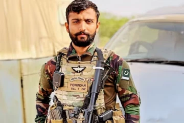 பாகிஸ்தானில் துப்பாக்கி சண்டையில் 10 தீவிரவாதிகள் சுட்டுக்கொலை ; ராணுவ அதிகாரி உயிரிழப்பு