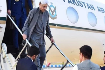 விமானத்திலிருந்து இறங்கும்போது திடீரென விழுந்த அதிபருக்கு நேர்ந்த நிலை!