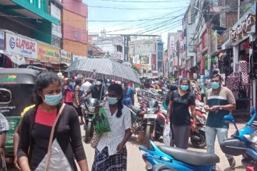 புத்தாண்டை முன்னிட்டு வவுனியாவில் அதிகரித்த மக்கள் கூட்டம்- தொற்று அதிகமாகும் அபாயம்!