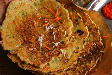 கோதுமை ரவை கடலைமாவு அடை - இனி சுடச் சுட செய்து அசத்துங்கள்