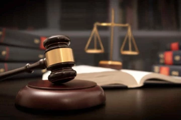 போதையில் நபர் ஒருவரை தாக்கி காயப்படுத்திய மூவருக்கு விளக்கமறியல்