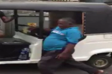 ஏ.ஆர்.ரகுமான்  பாடலுக்கு நடனம் ஆடும் இலங்கை ஆட்டோ டிரைவர்..வைரல் வீடியோ