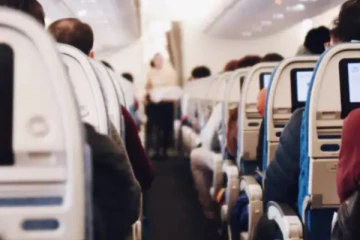 விமானத்தில் அத்துமீறிய பிரித்தானிய தம்பதியினர்: நீதிமன்றம் வழங்கிய மிகப்பெரிய அபராதம்!