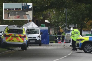 பிரித்தானிய காவல் நிலையத்தில் கத்தியுடன் சுற்றி திரிந்த மர்ம நபர்: பொலிஸார் எடுத்த அதிரடி நடவடிக்கை