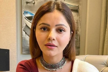 விருது விழாவில் பாத்ரூமில் கதறி அழுத பிரபல பிக்பாஸ் நடிகை - ஏன் தெரியுமா?