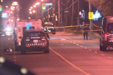 டொராண்டோவில் இரு வாகனங்கள் மோதி பெண் பாதசாரி பலி