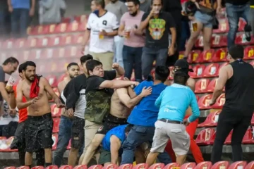 මෙක්සිකෝවේ පාපන්දු තරගයක් අතර තුර ගැටුමකින් 17ක් මියයයි - සංවේදී දර්ශන සහිතයි..(VIDEO)