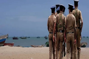 அம்பாறை கடற்பரப்பில் பரபரப்பு ; கரையொதுங்கிய ஆண் ஒருவரின் சடலம்